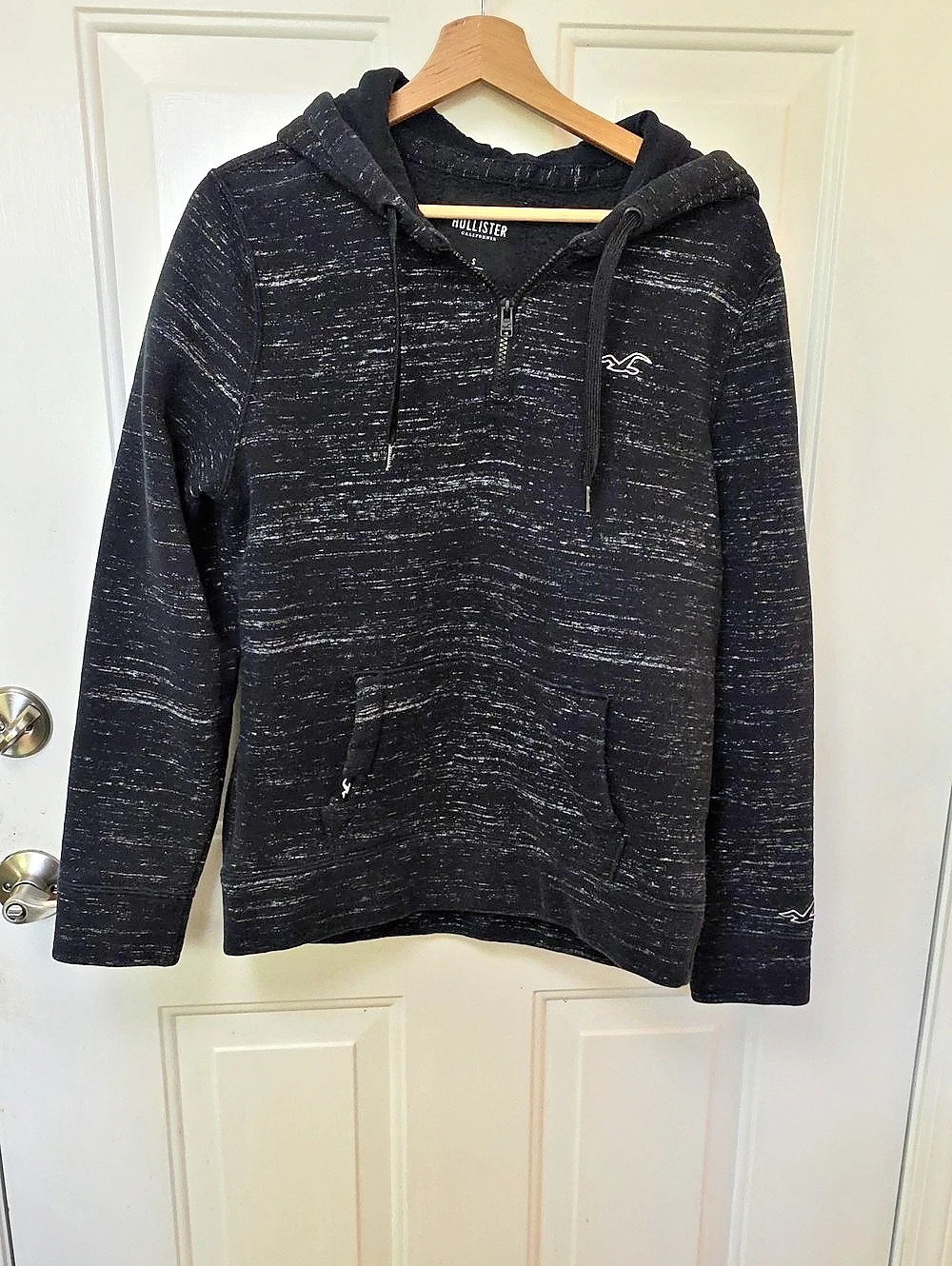 Hollister Black Abstract Hoodie Size Small